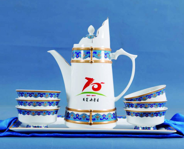 國禮陶瓷生產兩萬套禮品瓷為自治區成立70周年獻禮